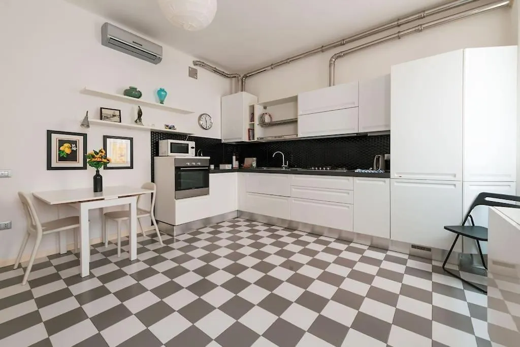 Celestia Canal View Renovated Apartment Venice